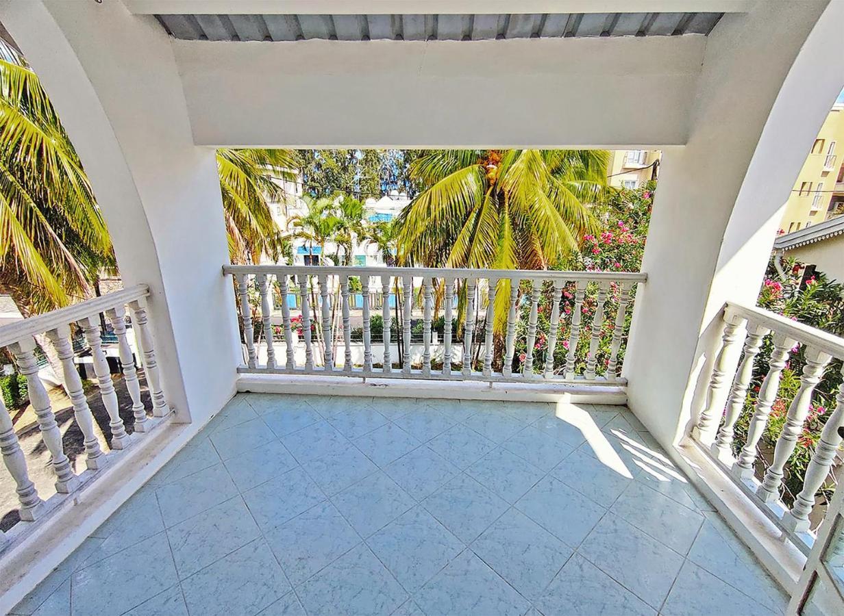 Coconut Bay Apartments Flic-en-Flacq Extérieur photo